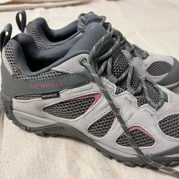 BRAND NEW merrell waterproof hiking shoes - Picture 1 of 6